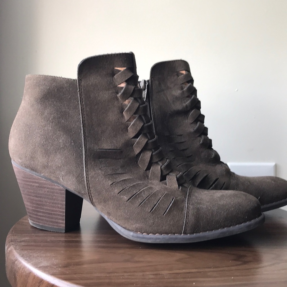 Zip-up cut out booties!